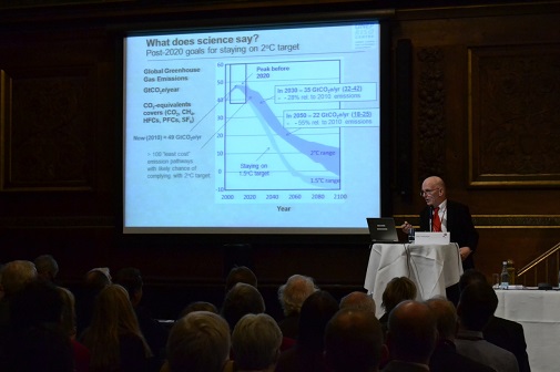 Jørgen Villy Fenhann presenting