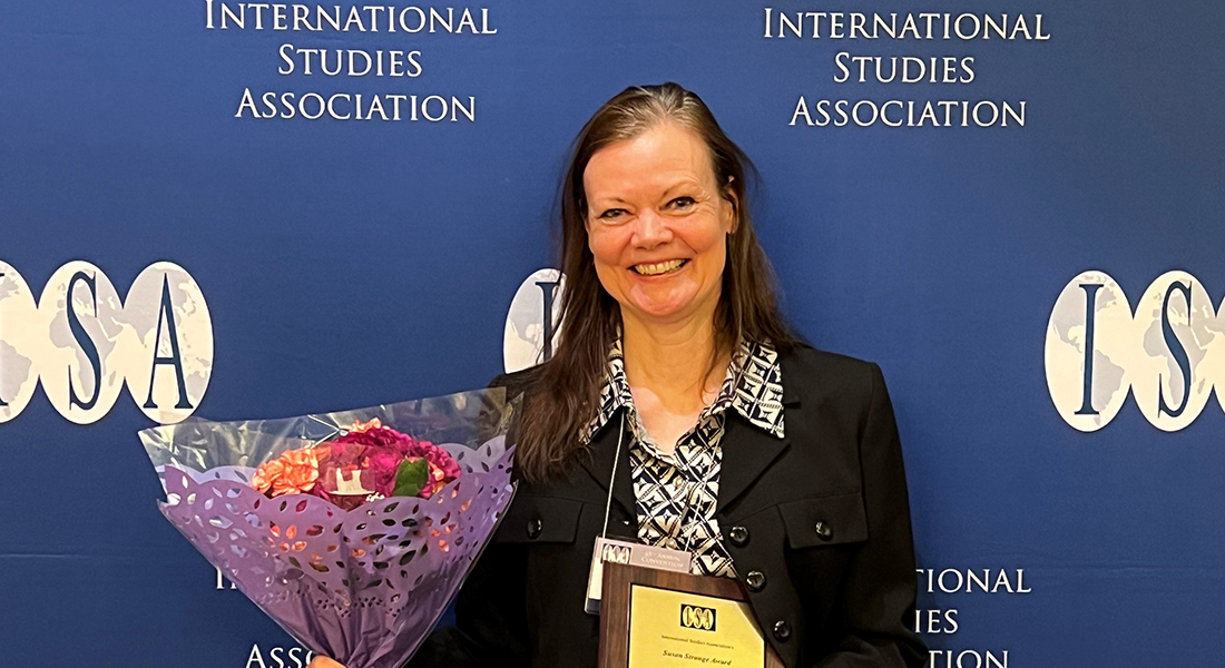 Lene Hansen receives the Susan Strange Award at this year's International Studies Association (ISA) conference